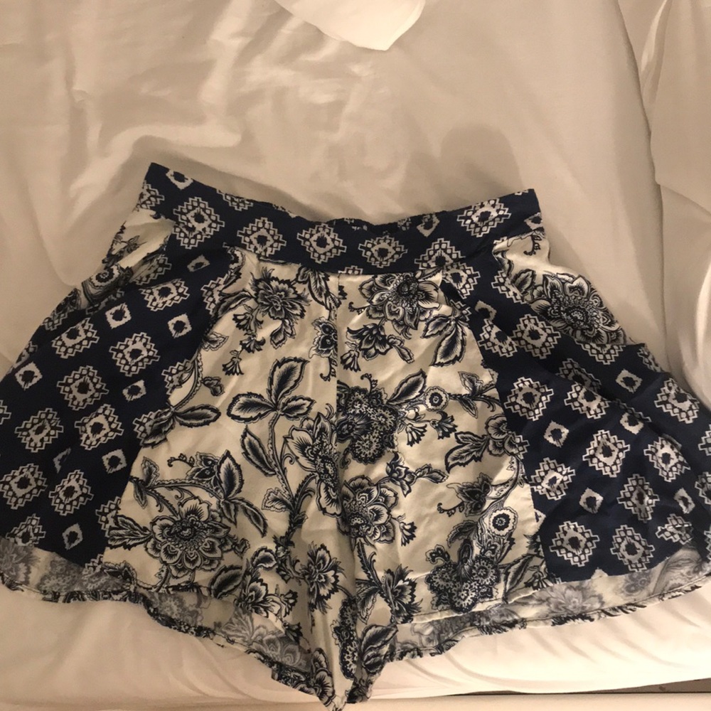 Pattern Shorts - Picture 3 of 5